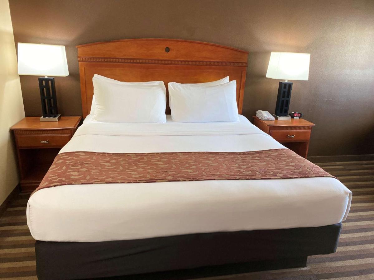 Best Western Manhattan Inn Εξωτερικό φωτογραφία