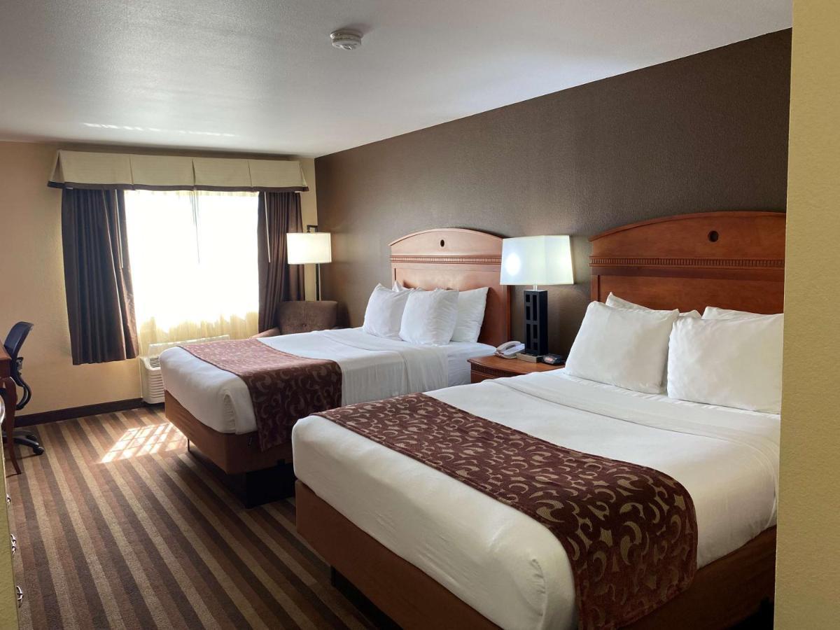 Best Western Manhattan Inn Εξωτερικό φωτογραφία