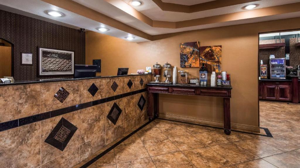 Best Western Manhattan Inn Εξωτερικό φωτογραφία