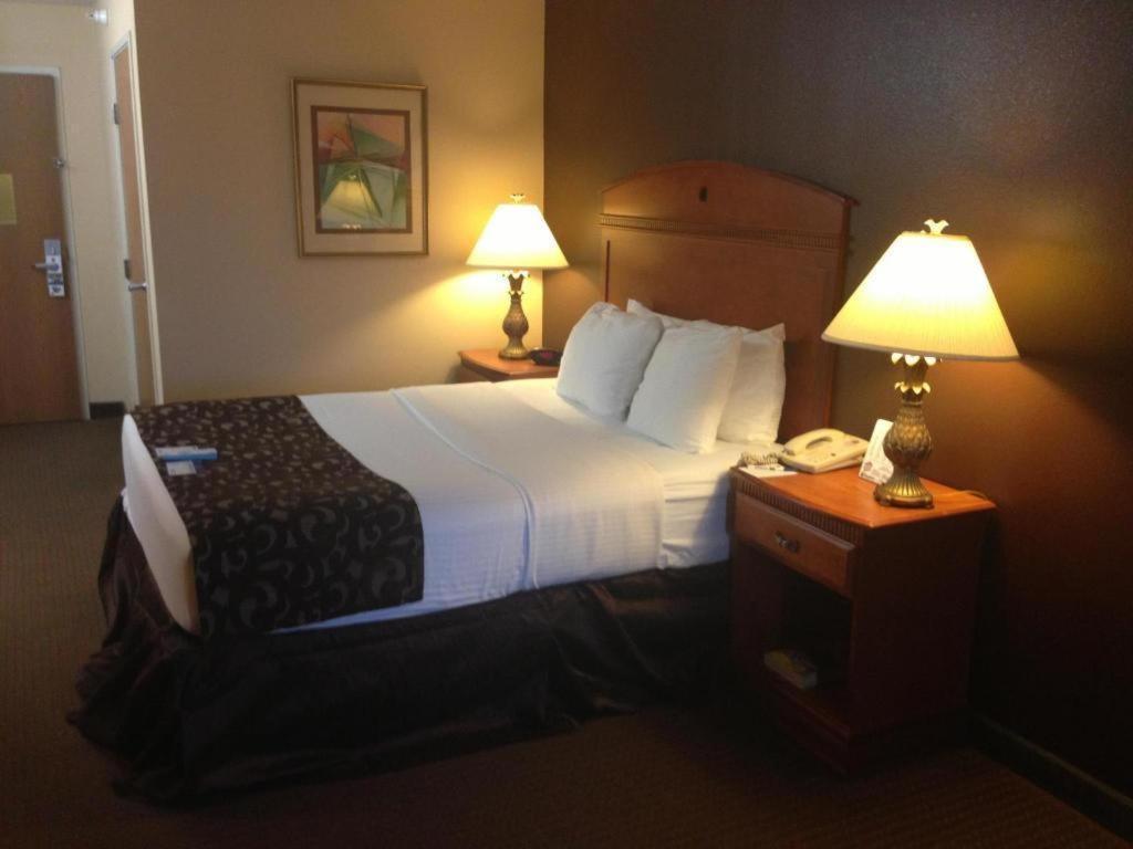 Best Western Manhattan Inn Εξωτερικό φωτογραφία