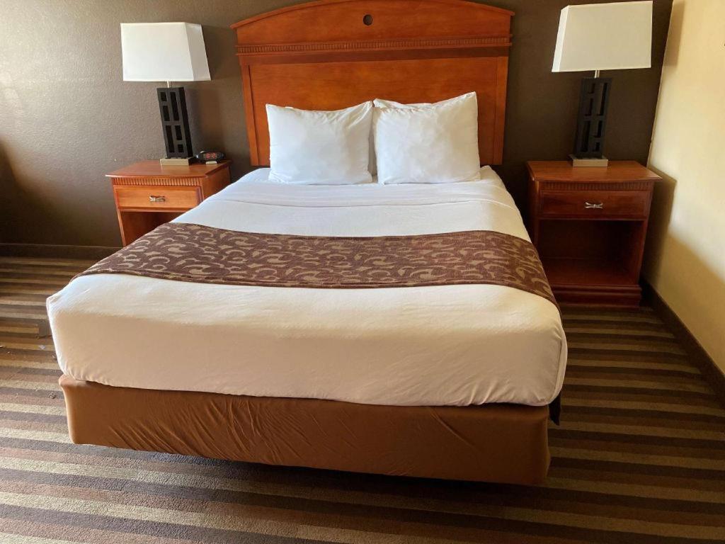 Best Western Manhattan Inn Εξωτερικό φωτογραφία