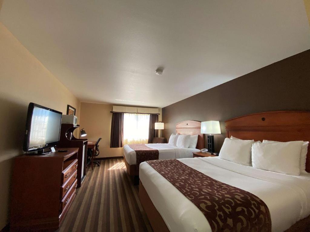 Best Western Manhattan Inn Εξωτερικό φωτογραφία