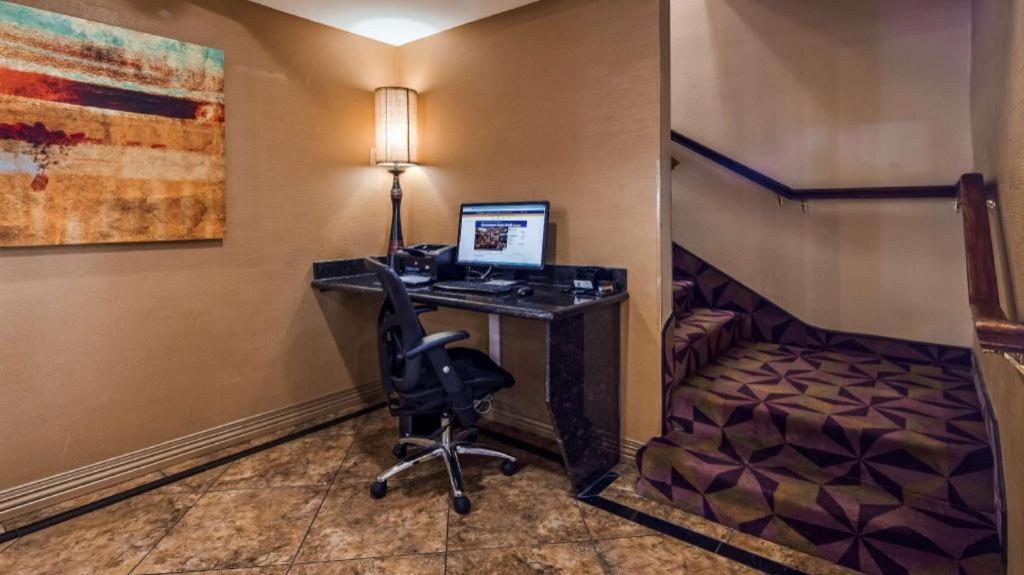 Best Western Manhattan Inn Εξωτερικό φωτογραφία